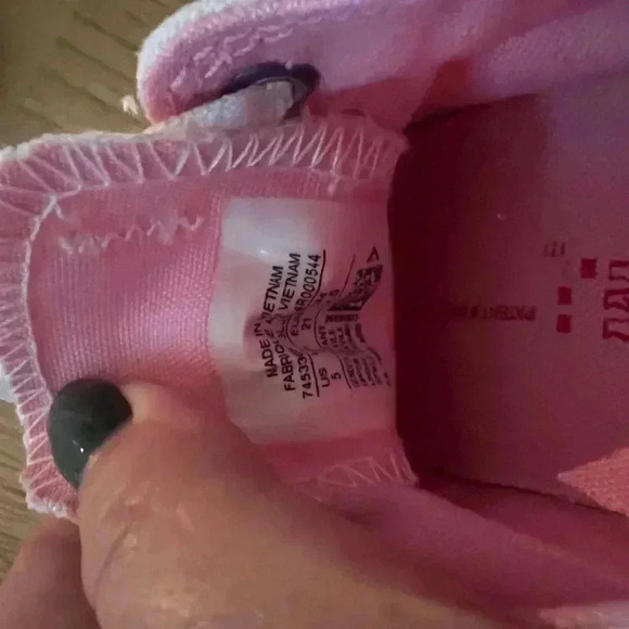 GIRLS CONVERSE ALL STARS SIZE 5 - Picture 8 of 9